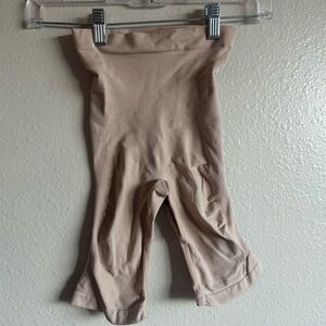 SKIMS Tan high-waisted above knee seamless shorts #leggings